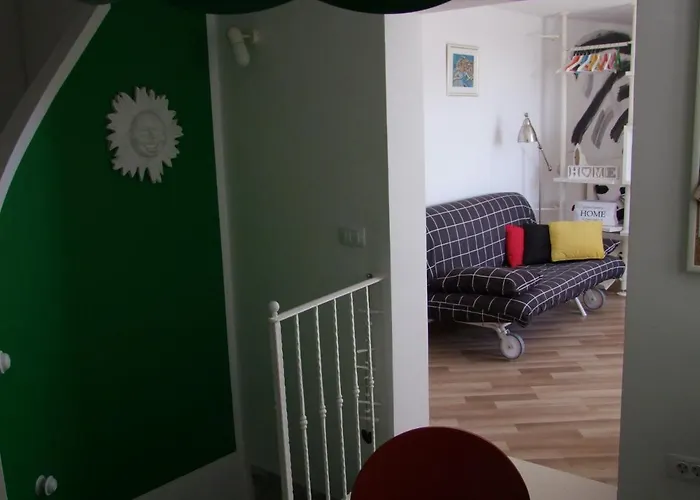 A Bright Hideaway Appartement