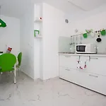 Apartament A Bright Hideaway *