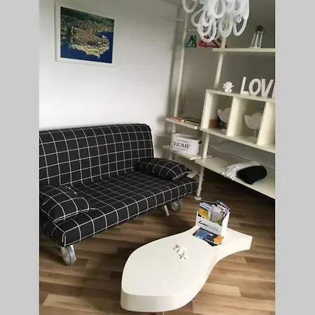 Apartment A Bright Hideaway *