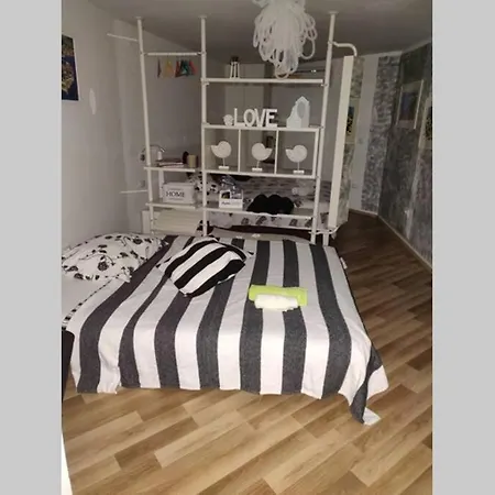 A Bright Hideaway Διαμέρισμα