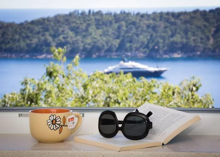 A Bright Hideaway Apartment *