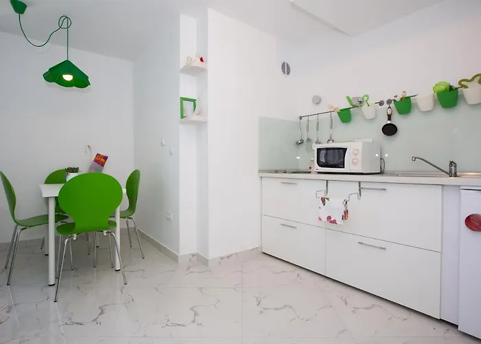 Apartment A Bright Hideaway *