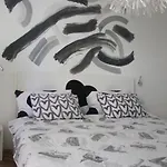Apartman A Bright Hideaway *