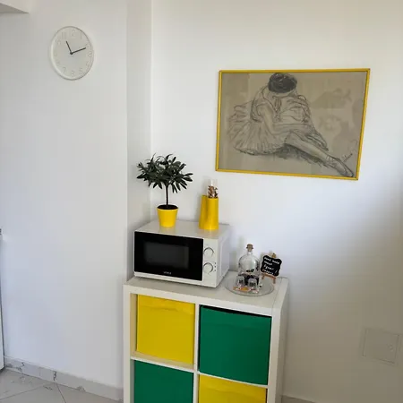 A Bright Hideaway Apartman *