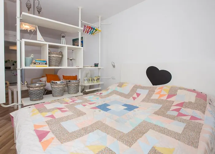 A Bright Hideaway Daire