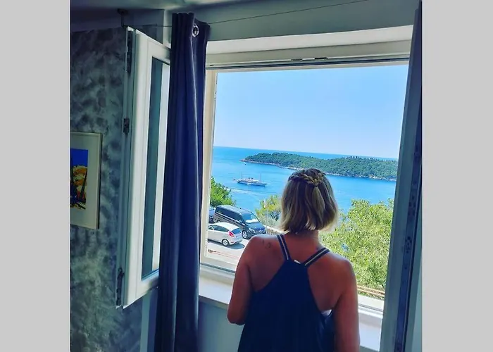 A Bright Hideaway Daire