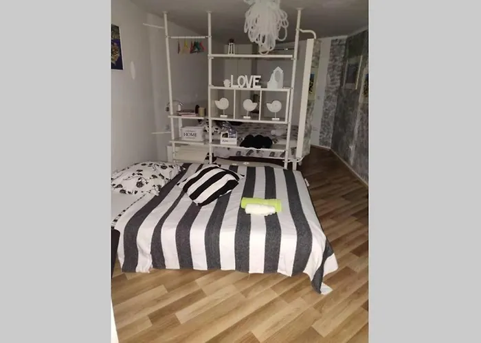 A Bright Hideaway Daire